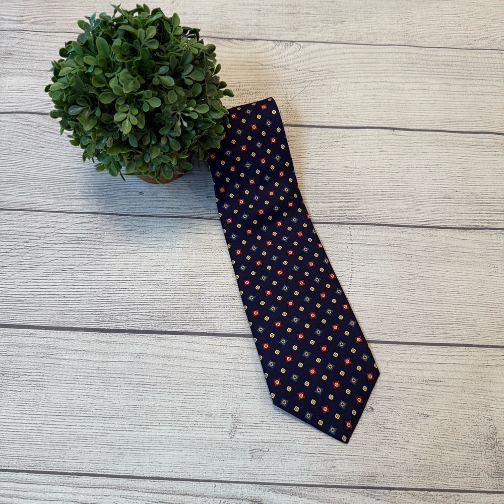 Classic Navy Blue and Red Patterned Men's Tie